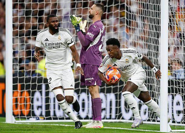 1743898782389055469.jpg 打瓦伦小熊又成“主角”,皇马跟西甲冠军说拜拜?