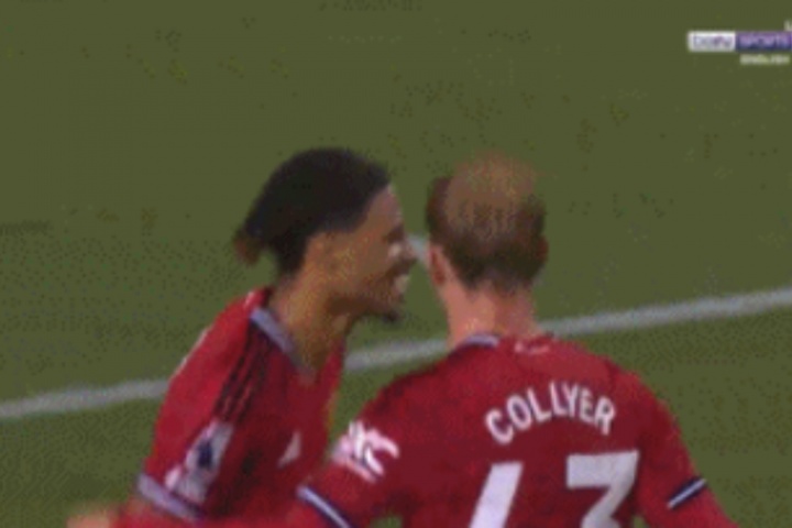 在线下注-打花了！莱昂带球滑倒，随后小将威廉斯得球破门，曼联4-0领先