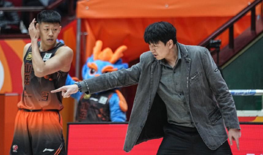 邱彪观战泰山队：第一次看感觉太震撼了；小时候就知道泰山队