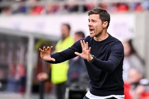 记者：勒沃库森方面认为，哈维-阿隆索将前往皇马执教